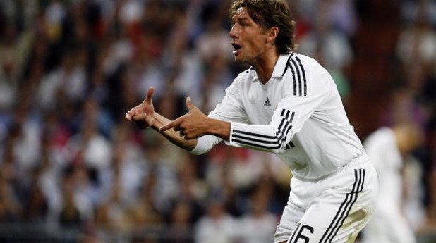 Габриел Хайнце. Аржентинецът смени Манчестър Юнайтед с Реал през лятото на 2007 г. срещу 8 млн. паунда. Габриел бе със статут на любимец на "Олд Трафорд" и кариерата му се развиваше чудесно. В Мадрид изпълни само половината от 4-годишния си договор. За това време се отчете с 3 гола в 58 мача. Към края на престоя си се появяваше все по-рядко на терена и бе принуден да приеме офертата на Марсилия. 