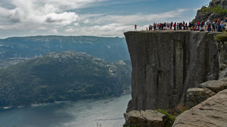 Скалата-амвон е сред най-популярните природни забележителности в Норвегия