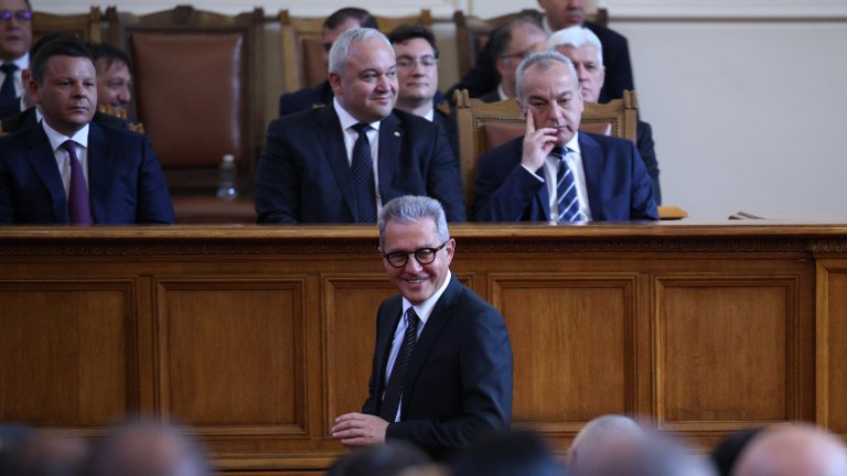 По-ведро момчета и момичета, това заседание ще продължи поне два дни.