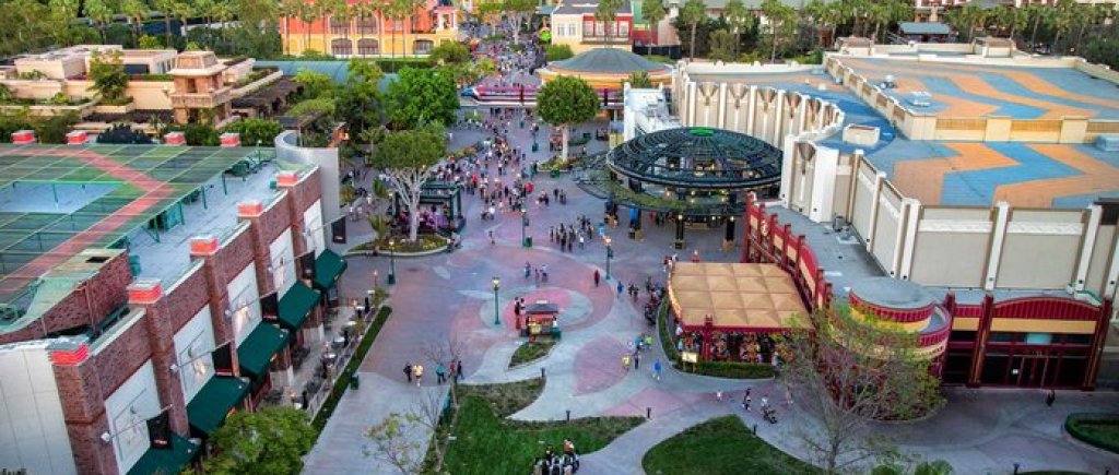 9. Disney California Adventure Park, Анахейм, САЩ
Не е учудващо, че парковете на Дисни доминират в тази класация и този е само един от общо 4, където хората не спират да се снимат.
