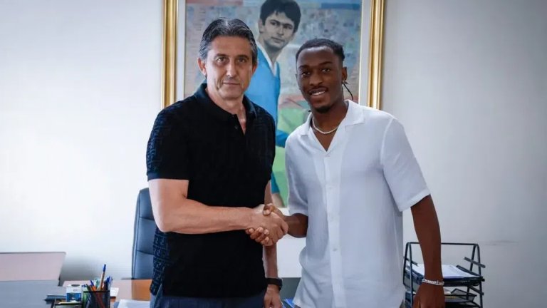 Левски взе португалец