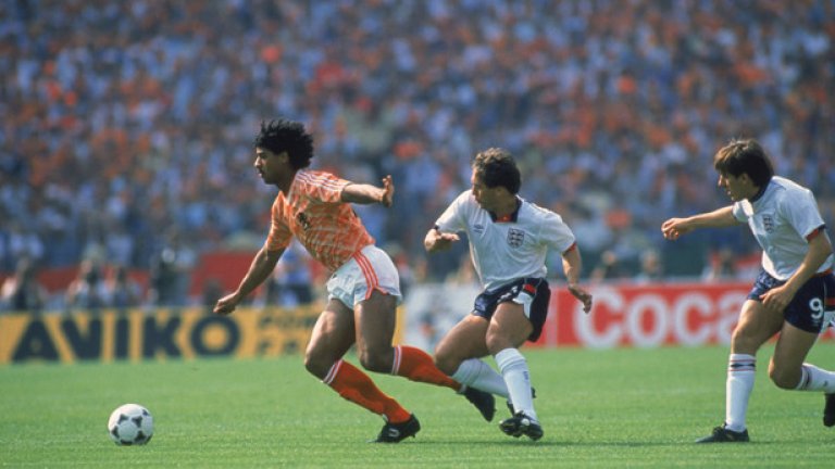 Франк Рийкард
В две последователни години Рийкард остава трети за „Златната топка”, изпреварен от сънародника си Марко ван Бастен. Франк остава в историята като един от най-добрите дефанзивни защитници в историята на футбола. Три пъти е печелил Шампионската лига и е европейски шампион с Холандия през 1988 г.