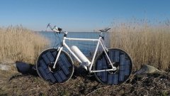 Solarbike съдържа 500-ватов електрически мотор, монтиран при педалите