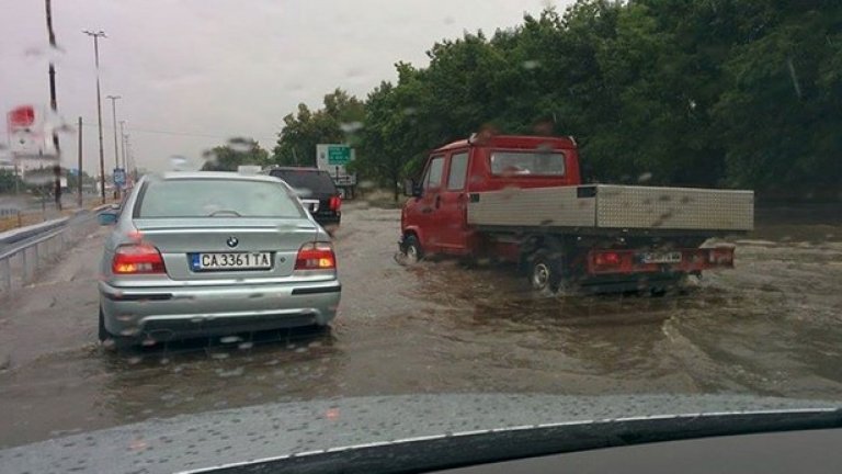 Новото "Цариградско шосе" под вода
