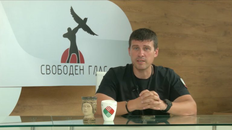 Във видеото Ивелин Михайлов твърди, че Марков му е казвал в прав текст, че за нещата, които говори, може да попадне в затвора за 10 години. Марков неколкократно е призовавал собственика на "Исторически парк" да се откаже от политиката и да остави политическите дела на него.