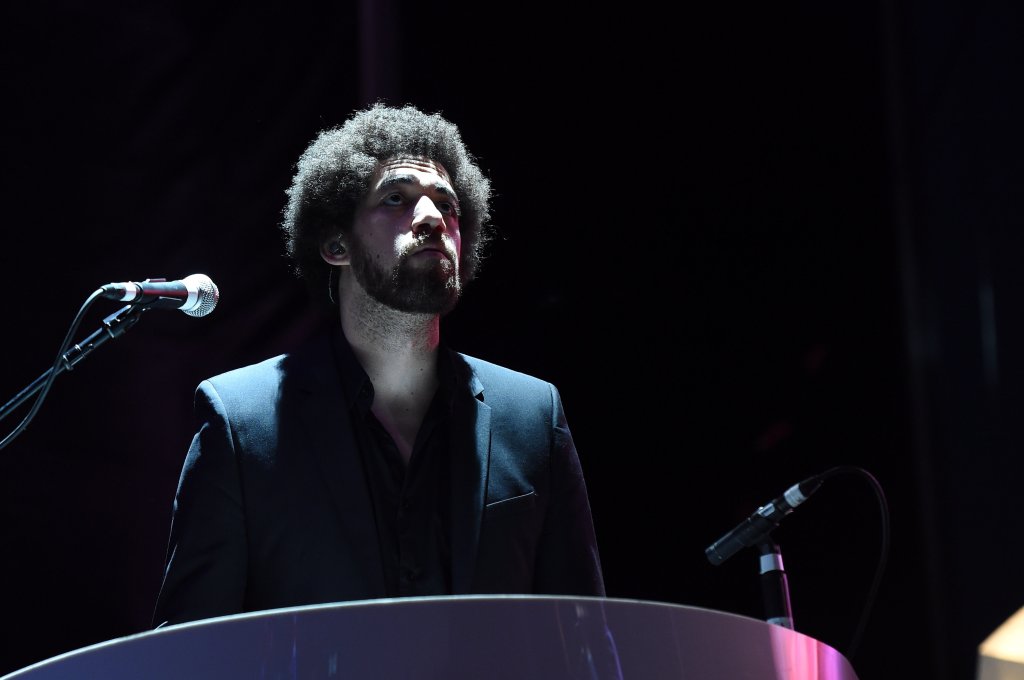 Албумът е записан и с Danger Mouse