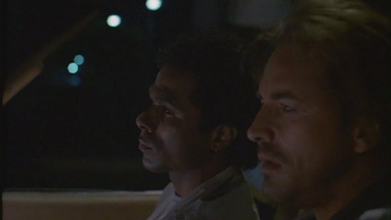 Miami Vice, 1984
Преди този период, телевизионните сериали изглеждат доста подобно, тъй като процесът на производство е идентичен. Всички те носят сходно усещане и имат сходна визия. Малко сериали успяват да изпъкнат, но често причината за това е дизайнът на продукцията или костюмите. Рядко става дума за кинематографични качества. Miami Vice е един от първите, които променят това, обръщайки не по-малко внимание на музиката и настроението, отколкото на героите или сюжета. Пилотният епизод "Brother`s Keeper" достига до кулминацията си в мрачно и самотно нощно пътуване на фона на песента In The Air Tonight на Фил Колинс, която капсулира усещането. Не всички епизоди от сериала ще изглеждат толкова стилно, но не е и необходимо. Няколко добре подбрани кинематографични момента придават на Miami Vice стил, към който много други сериали по-късно ще се стремят.