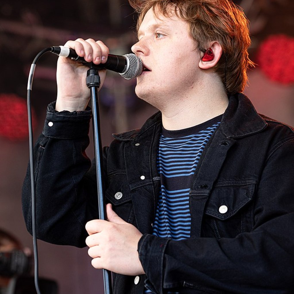 Lewis_Capaldi-8172
