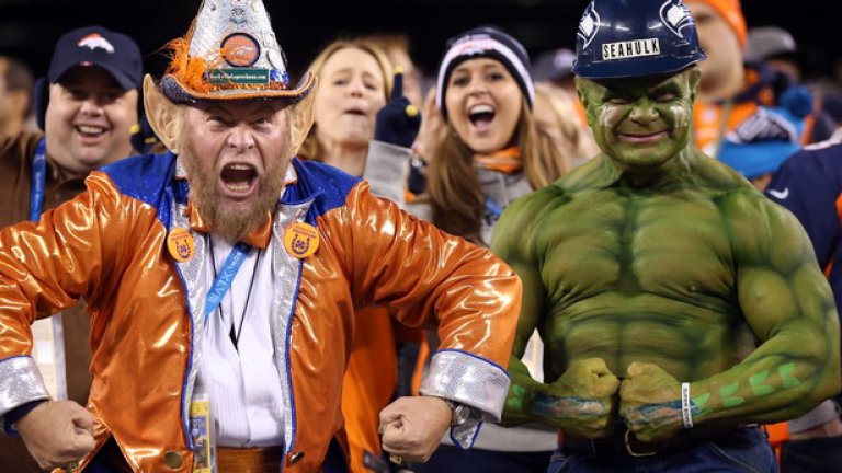 Атрактивни фенове на Денвър (вляво) и Сиатъл се пъчат преди финала. Зеленото доминираше след него, защото един от най-неравностойните мачове за "Винс Ломбарди" в историята короняса с първа титла Сиатъл.