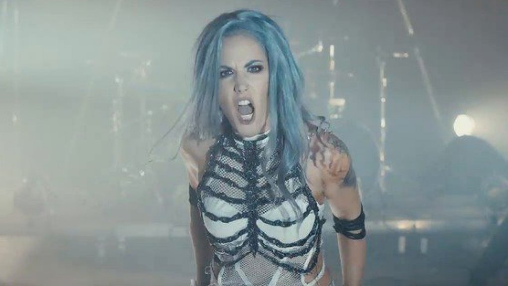 Alissa white gluz the wolf. Арч энеми the World is yours. Arch Enemy the World is yours. Arch Enemy World yours. Арчи энеми клип.