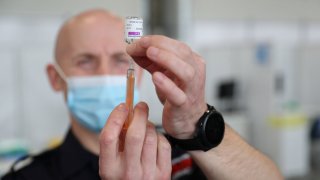 Не, препаратът не е опасен за хора над 65 години