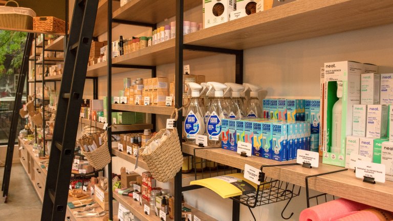 Зорница вече има и физически магазин.