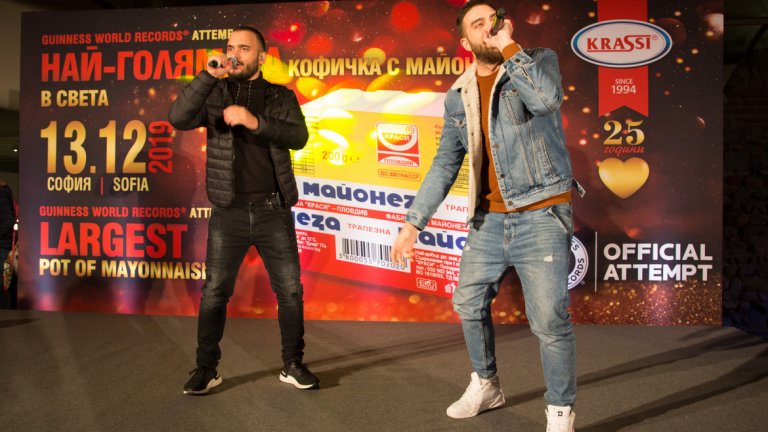 СкандаУ забавляваха публиката на събитието.