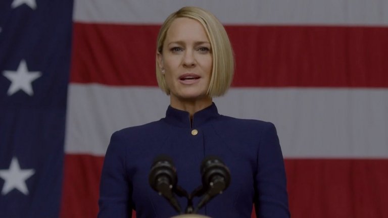 10.	Робин Райт все пак беше номинирана за House of Cards
Очакванията, че скандалът около Кевин Спейси ще се отрази както на сериала на Netflix, така и на шансовете на колегите му за номинации, не се оправдаха. Дори Майкъл Кели (Дъг) се сдоби с такава.
