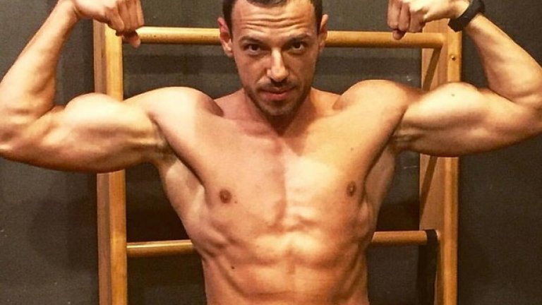 В деня на Съединението народът наистина се обедини. Покрай поредната простотия, разбира се.