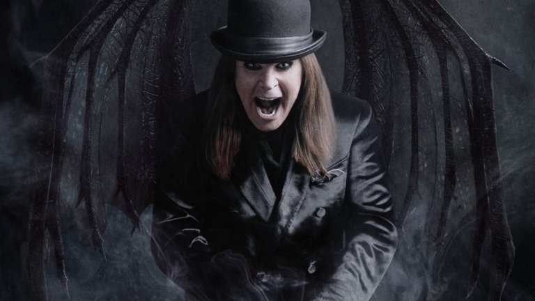 Ози Озборн – Ordinary Man (21 февруари)
Първи солов студиен проект на големия вокалист от 10 години насам. Вече чухме някои неща от албума, включително страхотната Under The Graveyard, както и Straight To Hell със Слаш (Guns N’ Roses) и Ordinary Man с Елтън Джон. Очевидно Ози е подготвил силни колаборации в проекта си, като в него участват също рапърът Пост Малоун, китаристът Том Морело (Rage Against the Machine) и барабанистът на Red Hot Chili Peppers Чад Смит.
Легендарният фронтмен на Black Sabbath имаше трудна 2019-а в здравословен план, но издадените песни показват, че гласът му е мощен както винаги, а той си остава най-ярката индивидуалност на хеви метъла. Затова албумът няма как да не бъде едно от музикалните събития на годината.