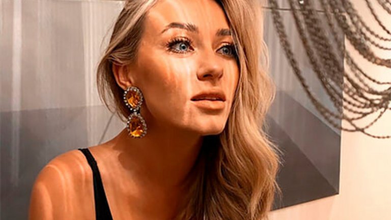 Тя участва в "Мис Вселена", а сега кара камион в Африка