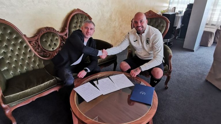 Договорът бе подписан в базата на националния отбор в "Бояна"