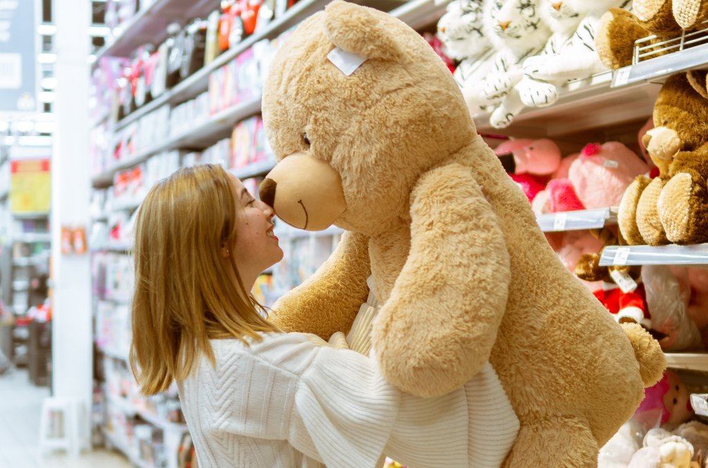 adult-bear-blonde-1860160