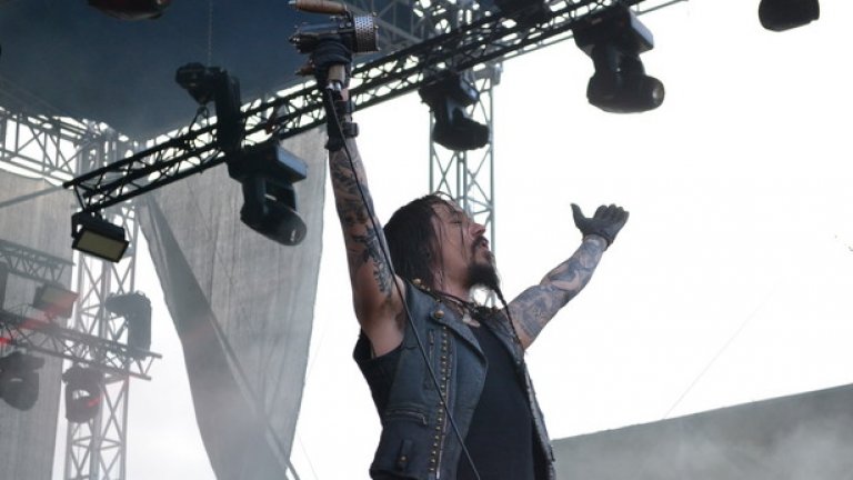 През своята 25-годишна кариера, бандата издава 11 албума, продава милиони копия по цял свят и прави десетки турнета на петте континента