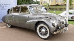 Татра 87 е официално представена през 1936 г. и веднага впечатлява потребителите