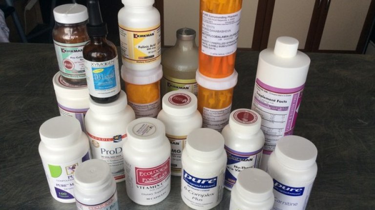 Помощта на държавата се състои в диагностицирането пред ТЕЛК, което може да постави процент инвалидност - и, съответно, да се предвиди някаква минимална финансова помощ. Това са част от добавките за терапията на Борис. Семейството ги изписва от чужбина. Разходите за тях са невъобразими