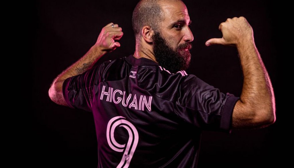 "Ще съм мазохист, ако остана във футбола след всичко, което преживях! Никой не познава по-добре от мен Меси и Роналдо"