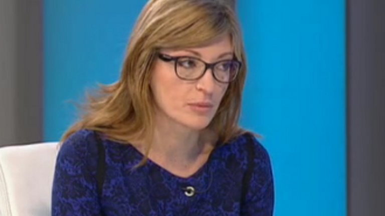 Безвизовото пътуване не позволява на българите да работят в северноамериканската страна, уточни Екатерина Захариева.