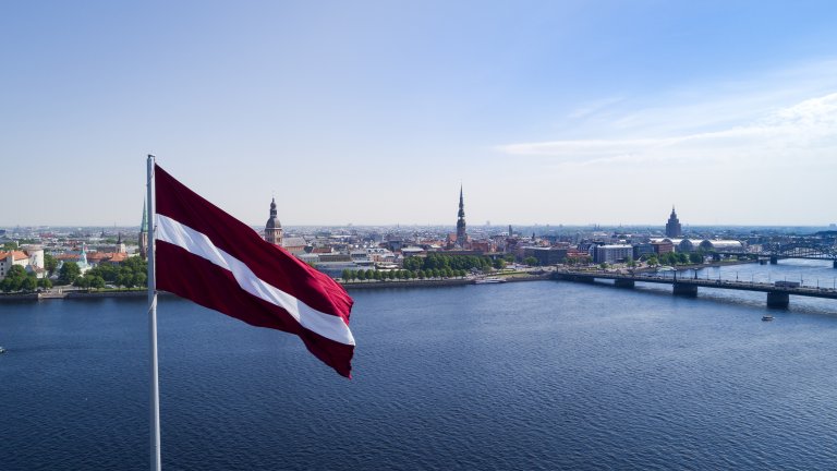 В Латвия ще могат да уволняват неваксинирани