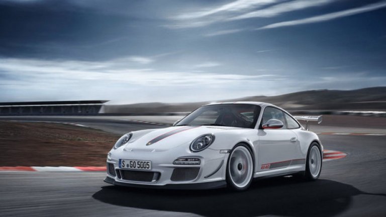 997.2 GT3 RS 4.0 (2012)
Тази версия получава най-големият 6-цилиндров боксер, създаван от Porsche, а олекотеният спортен автомобил има мощност 500 конски сили. Задните прозорци са пластмасови, а таванът е от фиброкарбон.
