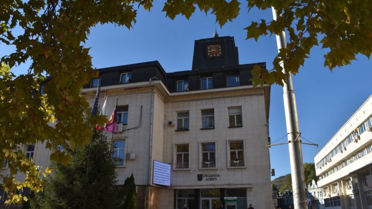 От общината смятат, че атаката е отмъщение заради негов сигнал за незаконен дърводобив