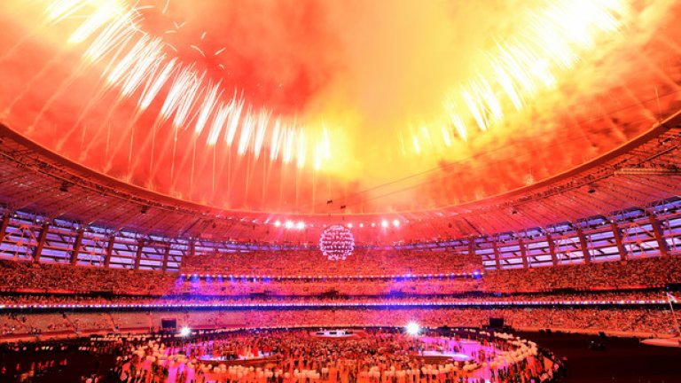 Различни цветове се огледаха в Каспийско море