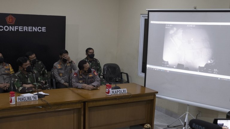 Всички 53 членове на екипажа са обявени за мъртви