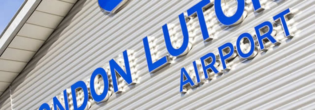 59520-640x360-luton-airport-sign_640