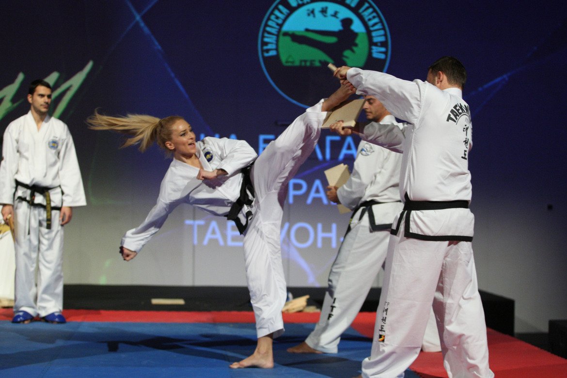 Асоциацията е учредена през 2015 година, за да подпомогне, подкрепи и популяризира бойните спортове в България. 