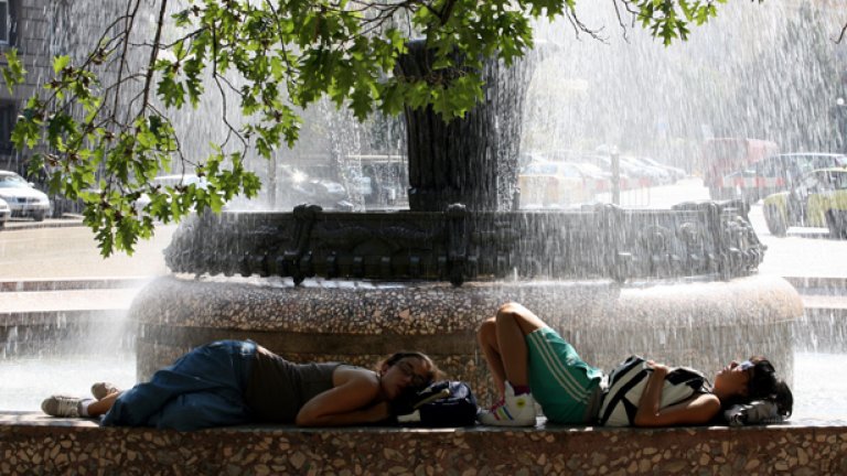 През стъкло от лято