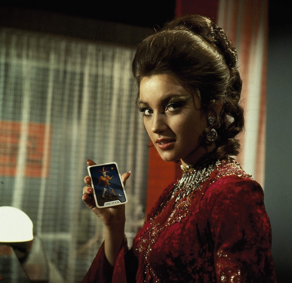 Джейн Сиймор в “Live and Let Die” (1973) 