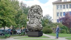 Паметникът на Луи Шевроле в родния му град ще изглежда така