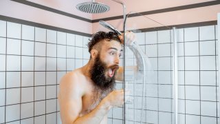 Леденият душ в жегата - изкушаваща, но лоша идея