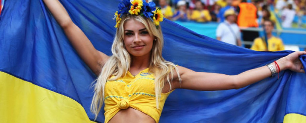 По трибуните на мача между Полша и Украйна също не бе скучно
