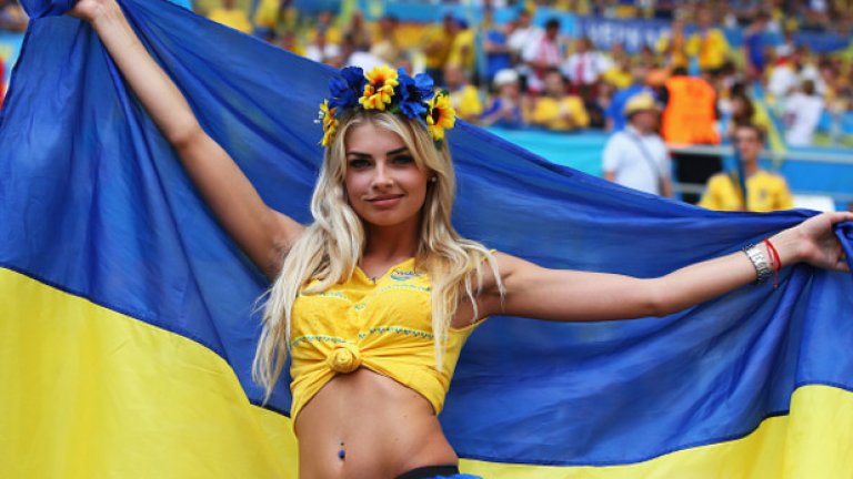По трибуните на мача между Полша и Украйна също не бе скучно