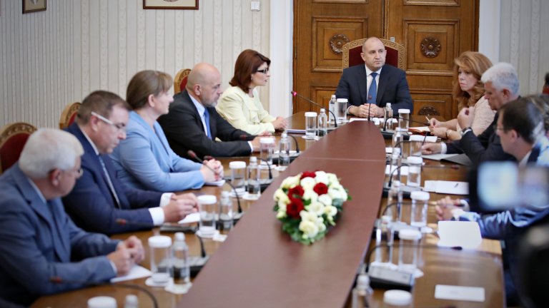 "Имаме много сериозен опит в решаване на кризи", каза още тя