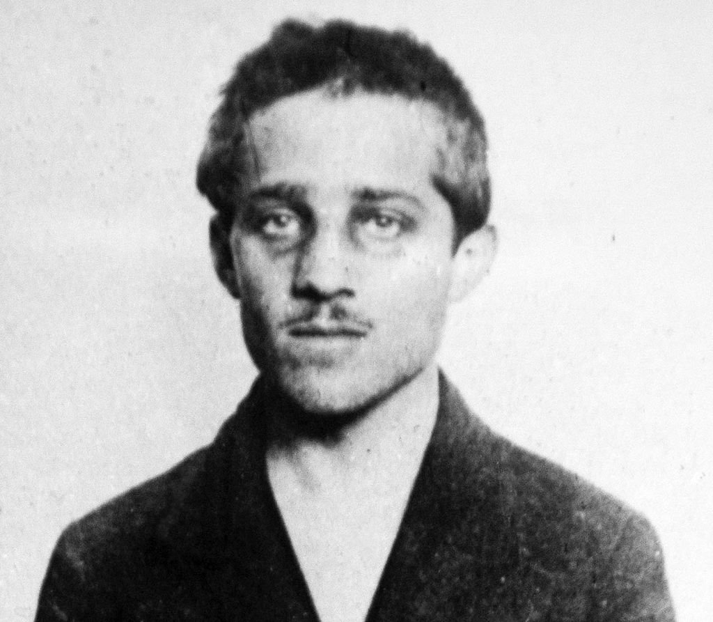 Gavrilo_Princip,_cell,_headshot,_bw