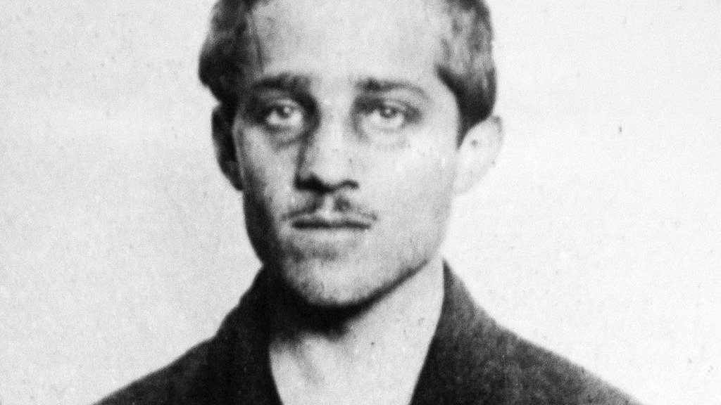 Gavrilo_Princip,_cell,_headshot,_bw