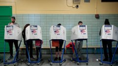Руски хакери са взели на прицел избирателните системи в 21 американски щата по време на президентската кампания миналата година, твърди служител на американската администрация.