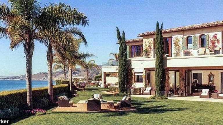 Къщата е в Малибу и се оценява на 25 млн. долара.