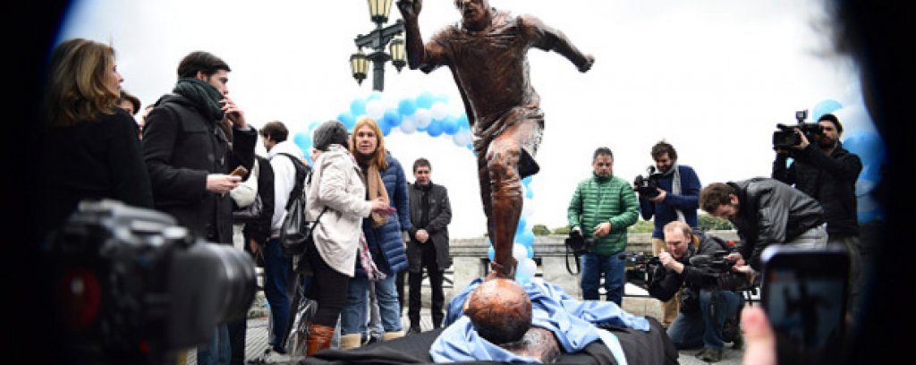 Статуята на аржентинеца бе открита през 2016 година в опит да върнат звездата в националния отбор