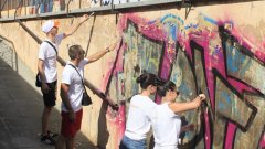 Млади доброволци превръщат подлези в градско изкуство
