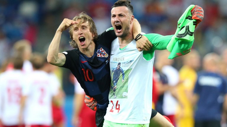 Най-много гласове в гласуването е събрал Лука Модрич от Хърватия. Вижте отбора в галерията.