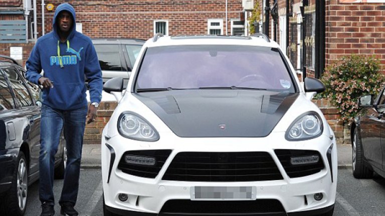 Яя Туре с Porsche Cayenne.